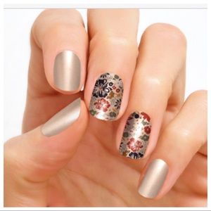 Color Street - New/Sealed/Retired - “Petal Pusher”